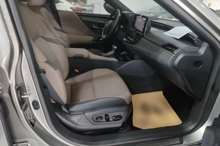Used Lexus ES 2023 200 Excellence Edition Right Front Seat
