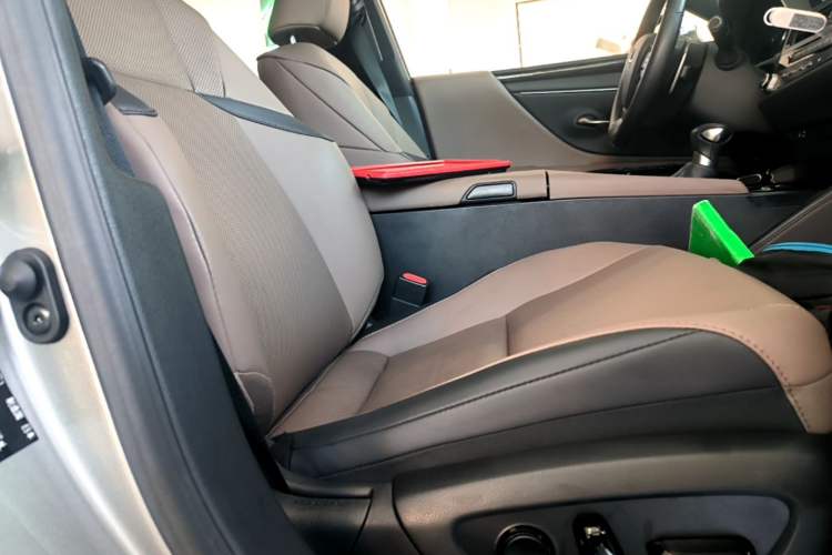 Used Lexus ES 2023 200 Excellence Edition Right Front Seat