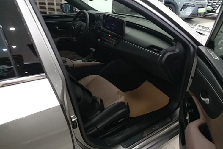 Used Lexus ES 2023 200 Excellence Edition Right Front Seat
