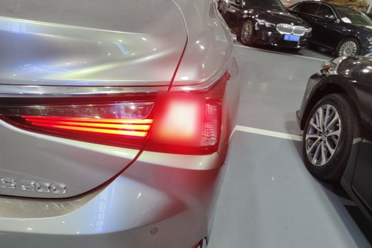 Used Lexus ES 2023 200 Excellence Edition Right Rear Taillight