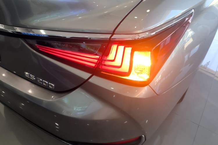 Used Lexus ES 2023 200 Excellence Edition Right Rear Taillight
