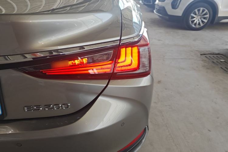 Used Lexus ES 2023 200 Excellence Edition Right Rear Taillight