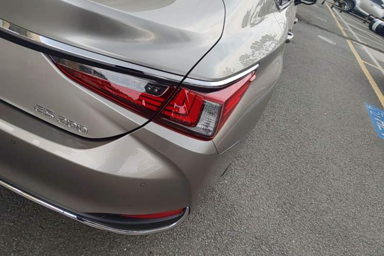 Used Lexus ES 2023 200 Excellence Edition Right Rear Taillight