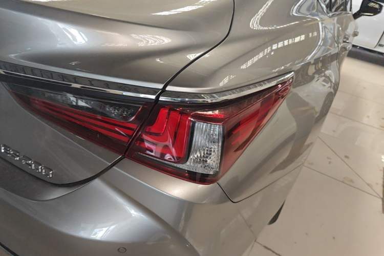Used Lexus ES 2023 200 Excellence Edition Right Rear Taillight
