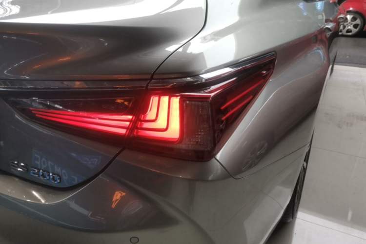 Used Lexus ES 2023 200 Excellence Edition Right Rear Taillight