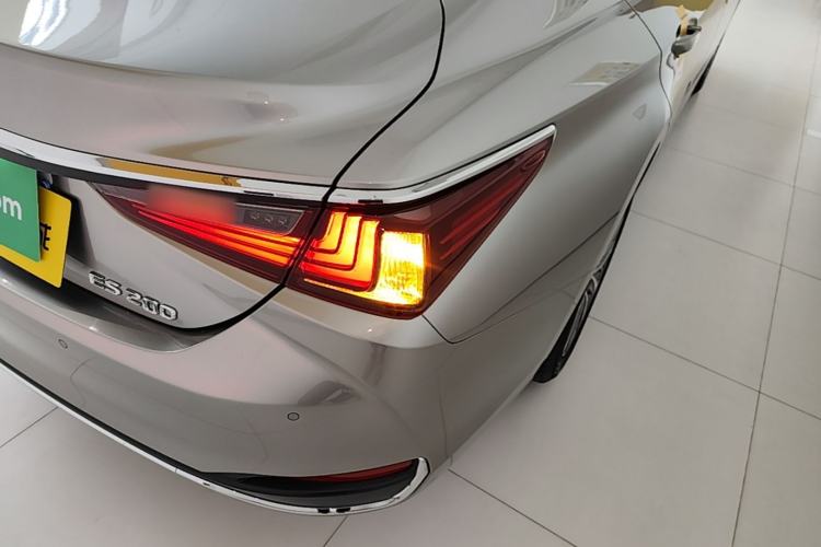 Used Lexus ES 2023 200 Excellence Edition Right Rear Taillight