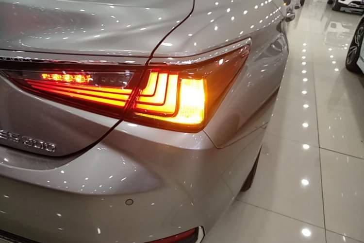 Used Lexus ES 2023 200 Excellence Edition Right Rear Taillight