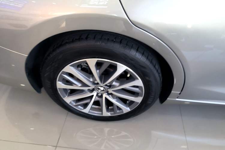 Used Lexus ES 2023 200 Excellence Edition Right Rear Wheel Hub