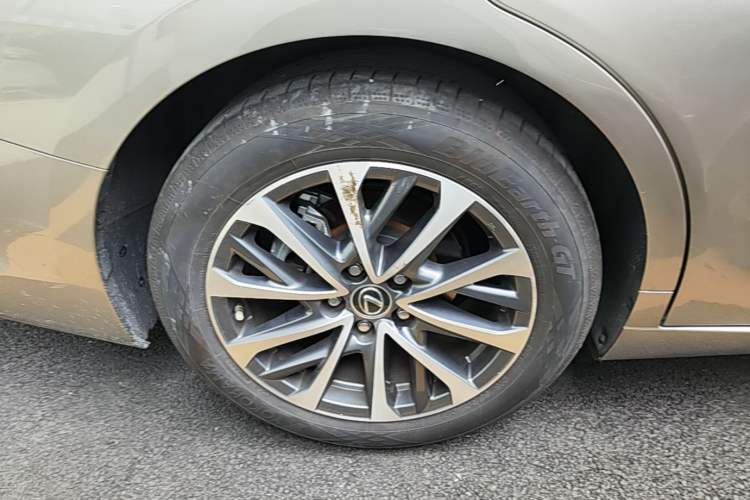 Used Lexus ES 2023 200 Excellence Edition Right Rear Wheel Hub