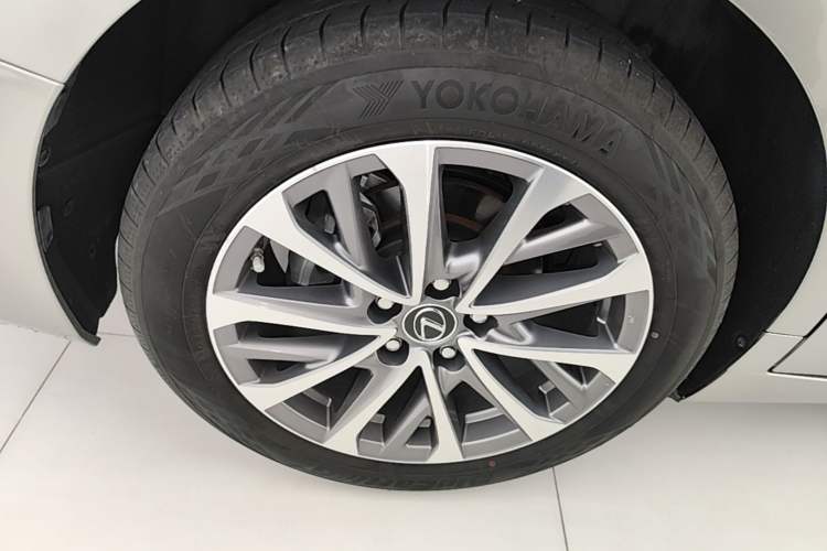 Used Lexus ES 2023 200 Excellence Edition Right Rear Wheel Hub