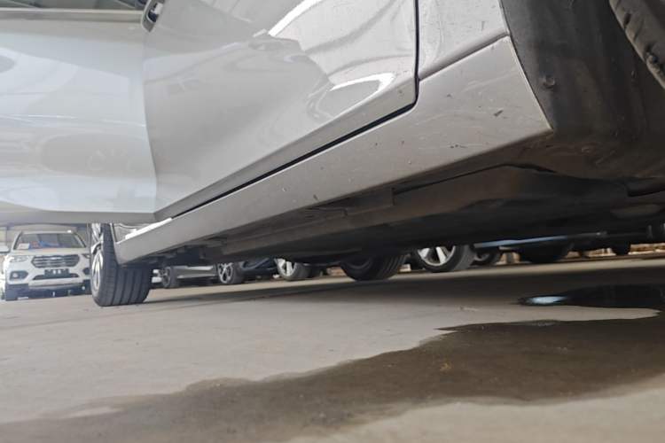 Used Lexus ES 2023 200 Excellence Edition Right Side Sill