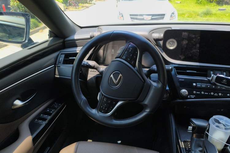Used Lexus ES 2023 200 Excellence Edition Steering Wheel