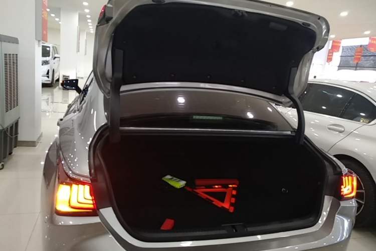 Used Lexus ES 2023 200 Excellence Edition Trunk