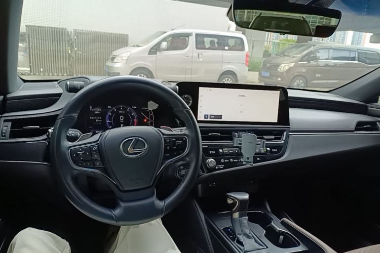 Used Lexus ES 2023 200 Excellence Edition Center Console