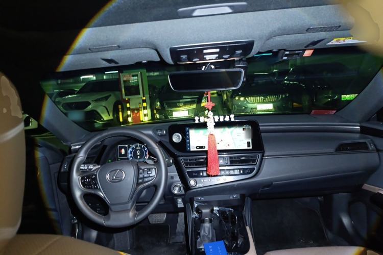 Used Lexus ES 2023 200 Excellence Edition Center Console