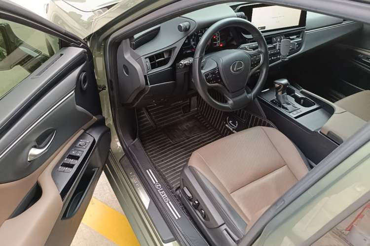 Used Lexus ES 2023 200 Excellence Edition Driver Seat