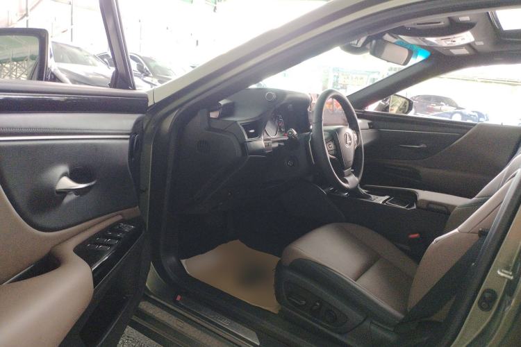 Used Lexus ES 2023 200 Excellence Edition Driver Seat