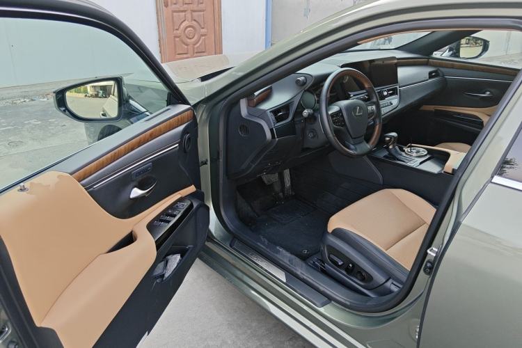 Used Lexus ES 2023 200 Luxury Edition Driver Seat