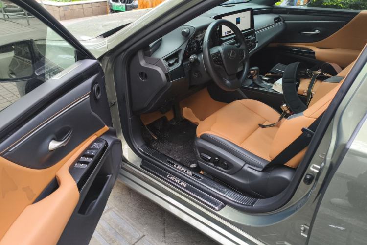 Used Lexus ES 2023 200 Excellence Edition Driver Seat