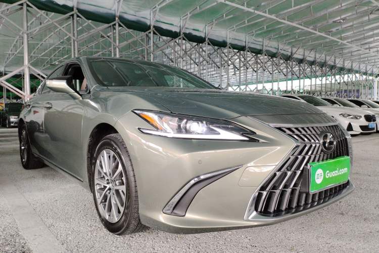 Used Lexus ES 2023 200 Excellence Edition Front Right 45 Deg