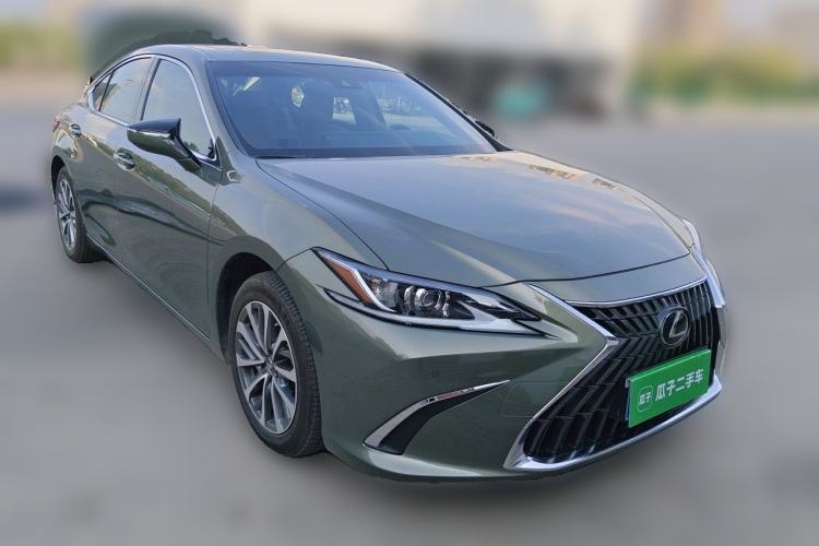 Used Lexus ES 2023 200 Luxury Edition Front Right 45 Deg