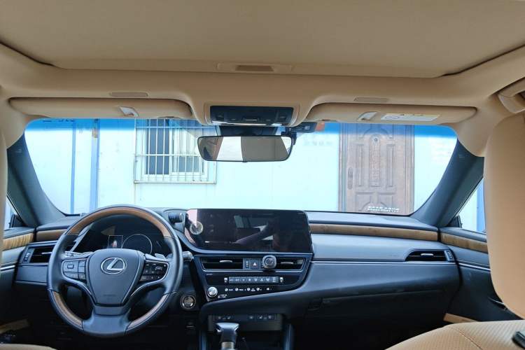 Used Lexus ES 2023 200 Luxury Edition Headliner