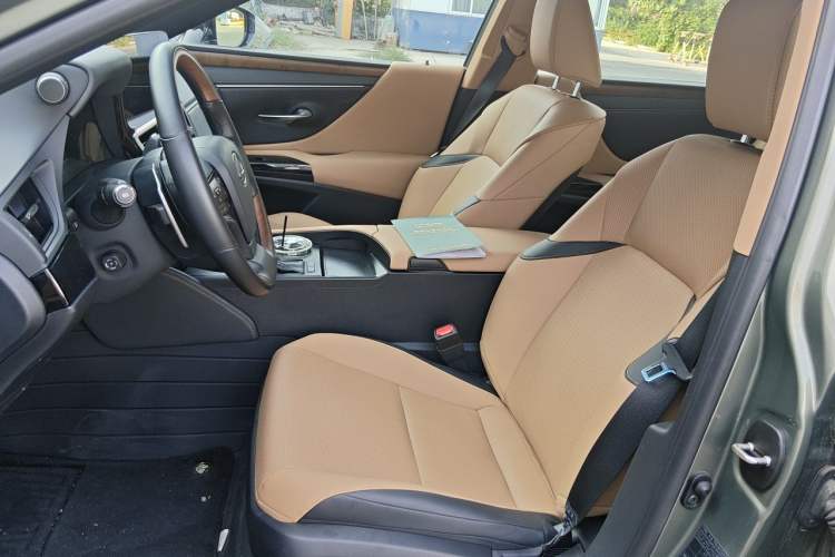 Used Lexus ES 2023 200 Luxury Edition Left Front Seat