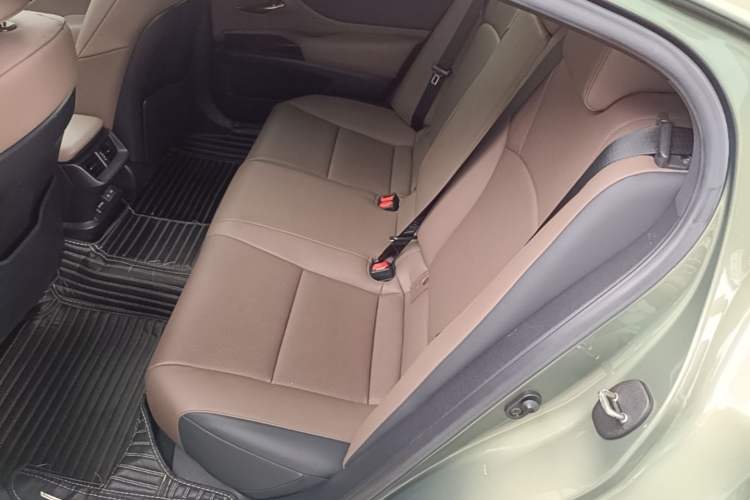 Used Lexus ES 2023 200 Excellence Edition Left Rear Seat