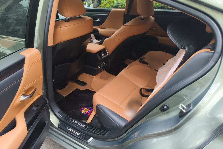 Used Lexus ES 2023 200 Excellence Edition Left Rear Seat