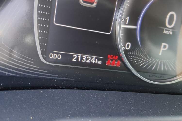 Used Lexus ES 2023 200 Luxury Edition Odometer Close Up