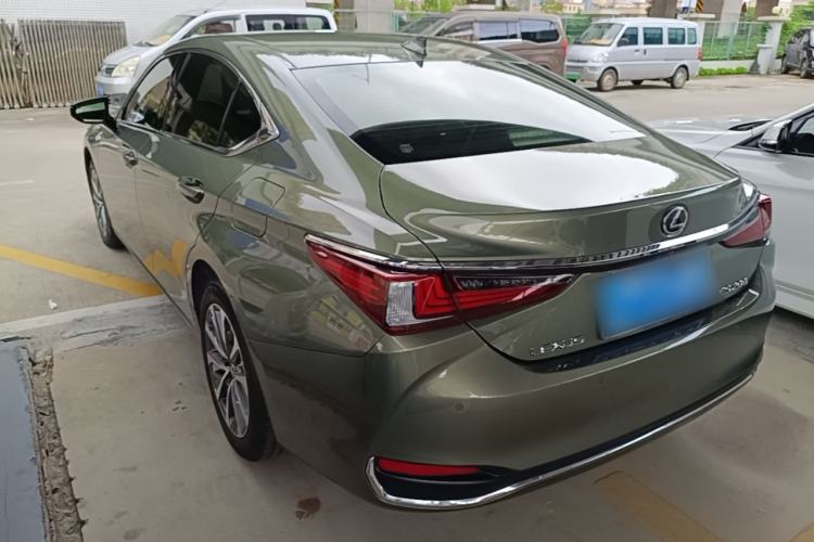 Used Lexus ES 2023 200 Excellence Edition Rear Left 45 Deg