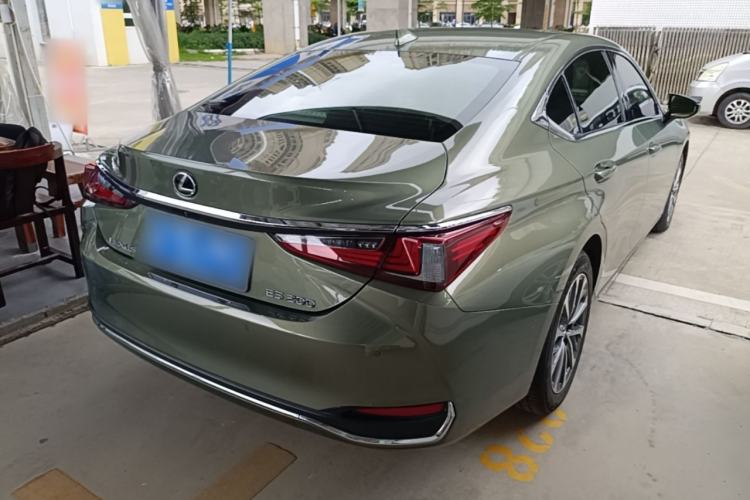 Used Lexus ES 2023 200 Excellence Edition Rear Right 45 Deg