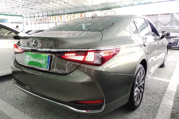 Used Lexus ES 2023 200 Excellence Edition Rear Right 45 Deg