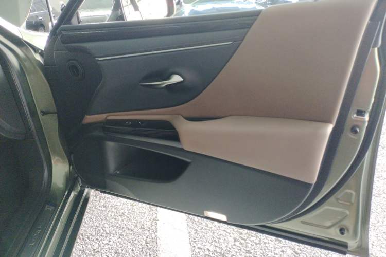 Used Lexus ES 2023 200 Excellence Edition Right Front Door Interior