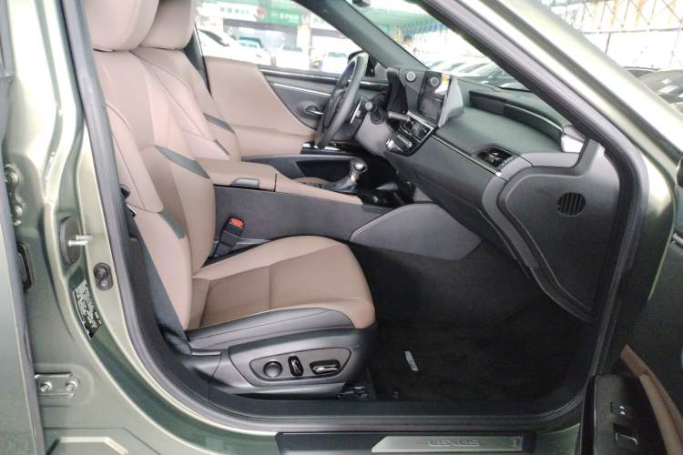Used Lexus ES 2023 200 Excellence Edition Right Front Seat