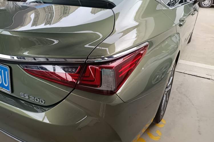Used Lexus ES 2023 200 Excellence Edition Right Rear Taillight