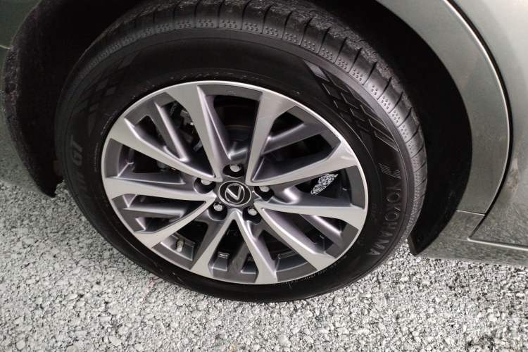 Used Lexus ES 2023 200 Excellence Edition Right Rear Wheel Hub