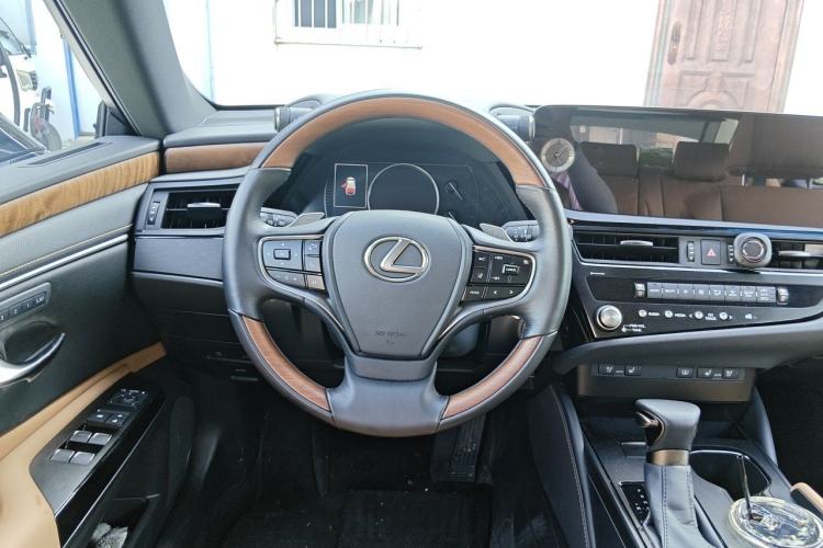 Used Lexus ES 2023 200 Luxury Edition Steering Wheel