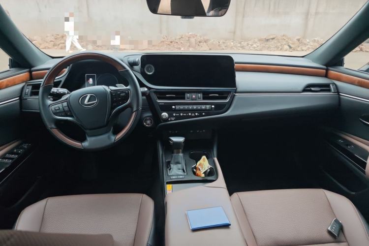 Used Lexus ES 2023 200 Excellence Edition Center Console