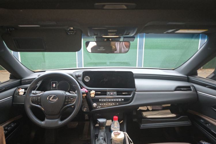 Used Lexus ES 2023 200 Excellence Edition Center Console