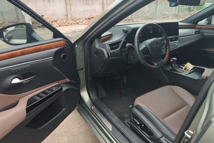Used Lexus ES 2023 200 Excellence Edition Driver Seat