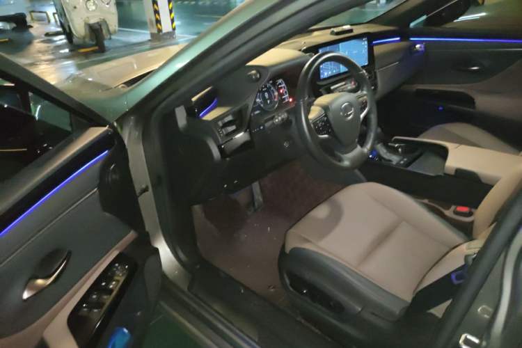 Used Lexus ES 2023 200 Excellence Edition Driver Seat