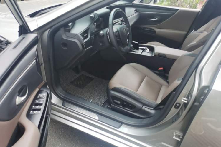 Used Lexus ES 2023 260 Excellence Edition Driver Seat