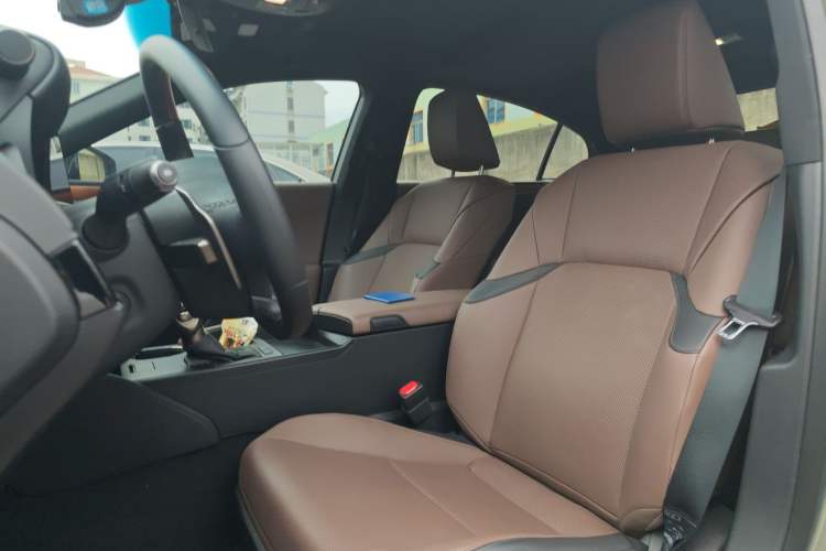 Used Lexus ES 2023 200 Excellence Edition Left Front Seat
