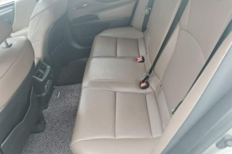 Used Lexus ES 2023 260 Excellence Edition Left Rear Seat