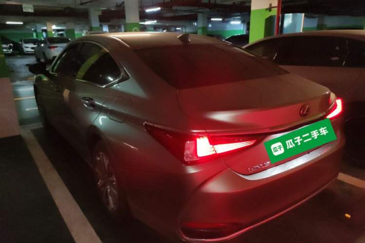 Used Lexus ES 2023 200 Excellence Edition Rear Left 45 Deg