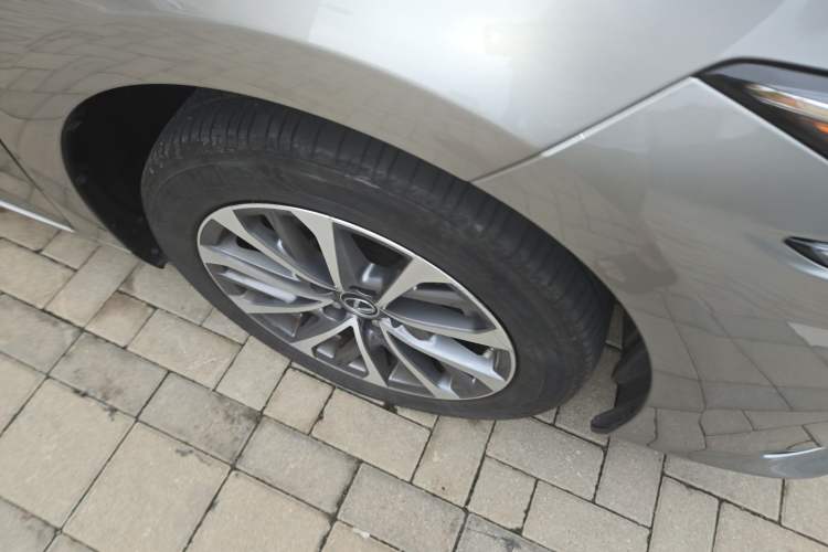 Used Lexus ES 2023 200 Excellence Edition Right Front Wheel Hub