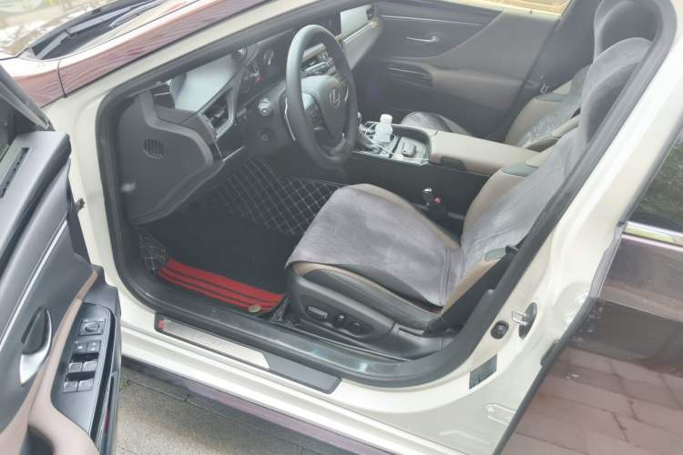Used Lexus ES 2023 200 Excellence Edition Driver Seat