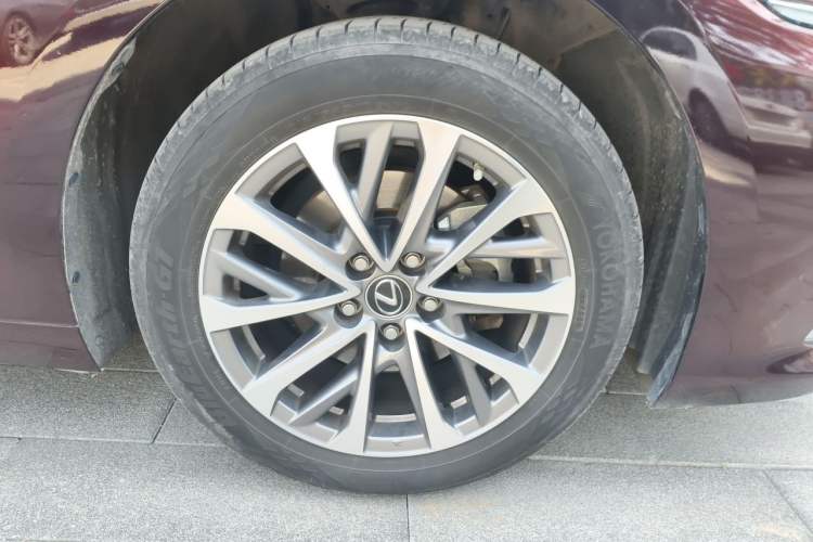 Used Lexus ES 2023 200 Excellence Edition Right Front Wheel Hub