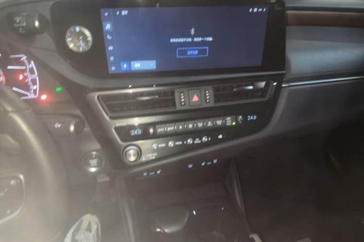 Used Lexus ES 2023 200 Luxury Edition Audio And AC Panel